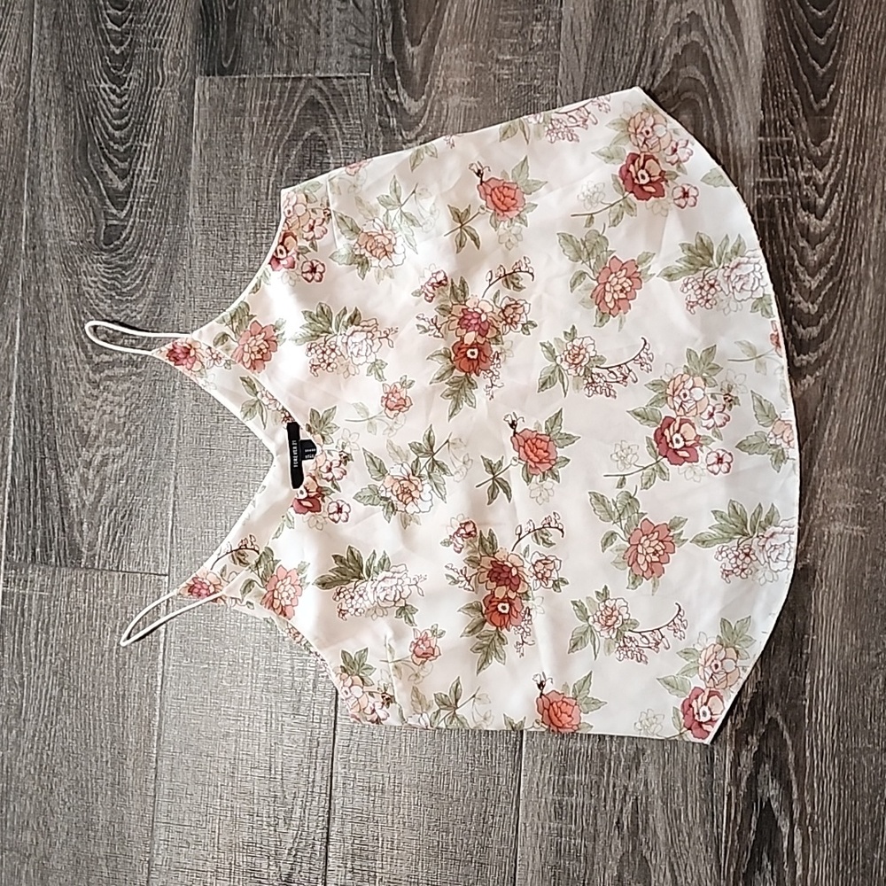 ⛅️ Forever 21 floral Cami ⛅️